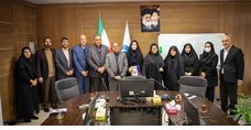 تجلیل از خانواده شهدا و بسیجیان نهاد ناظر صنعت بیمه