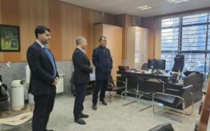 مدیرعامل بیمه البرز در بازدید سرزده از شعبه شهرکرد: رضایت مشتریان مؤثرترین تبلیغ است