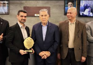نشان افتخار جشنواره ملی بهره‌وری برای «دی‌دار»/ بیمه دی بر سکوی نخست تحول دیجیتال