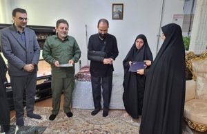 تجلیل مسئولان منطقه آزاد ماکو از جانباز سرافراز میثم سلمان‌زاده